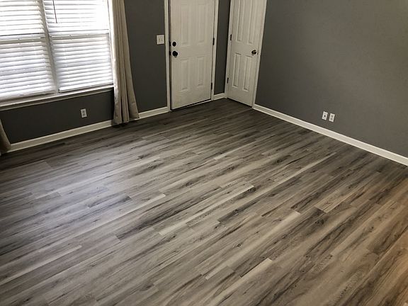 5th image of 110 Antler Dr