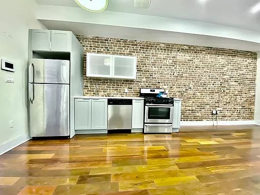 3rd image of 306 Tompkins Ave #1F