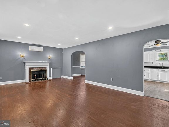 3rd image of 3322 Moravia Rd