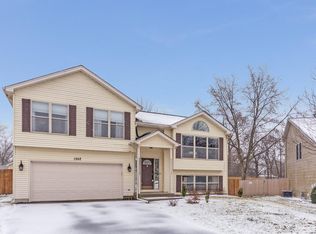 1302 Fox Meadow Ct, St Charles, IL 60174