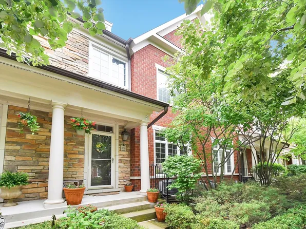 4239 Linden Tree Ln, Glenview, IL 60026