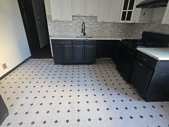 3rd image of 25 Aldine St #A