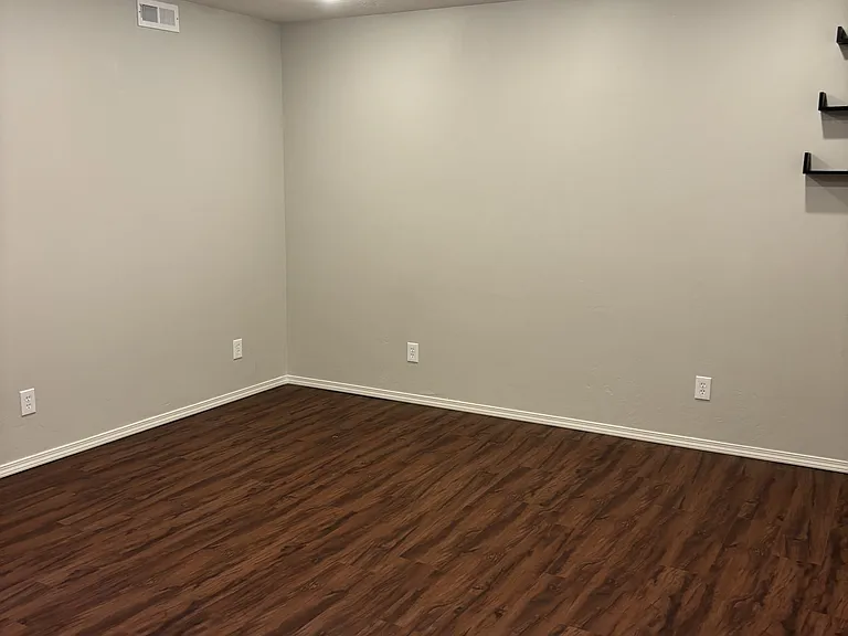 2075 Mary Dr — Photo 12