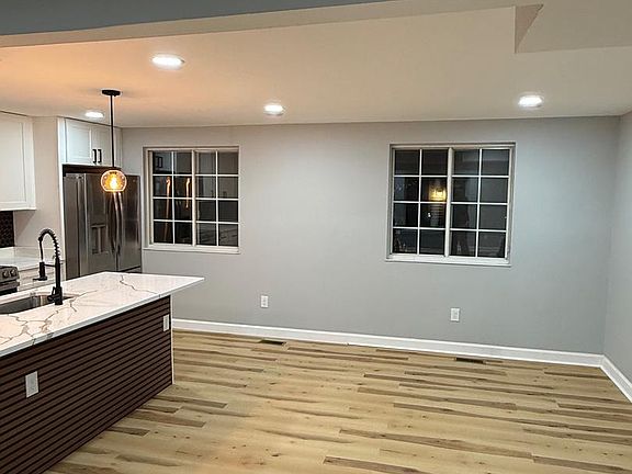 3rd image of 1964 Knoll Top Ln