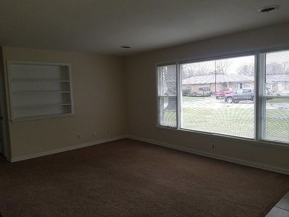 3rd image of 3615 Louise St
