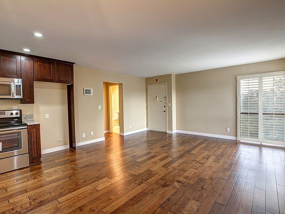 4th image of 7838 Cowles Mountain Ct Unit 39