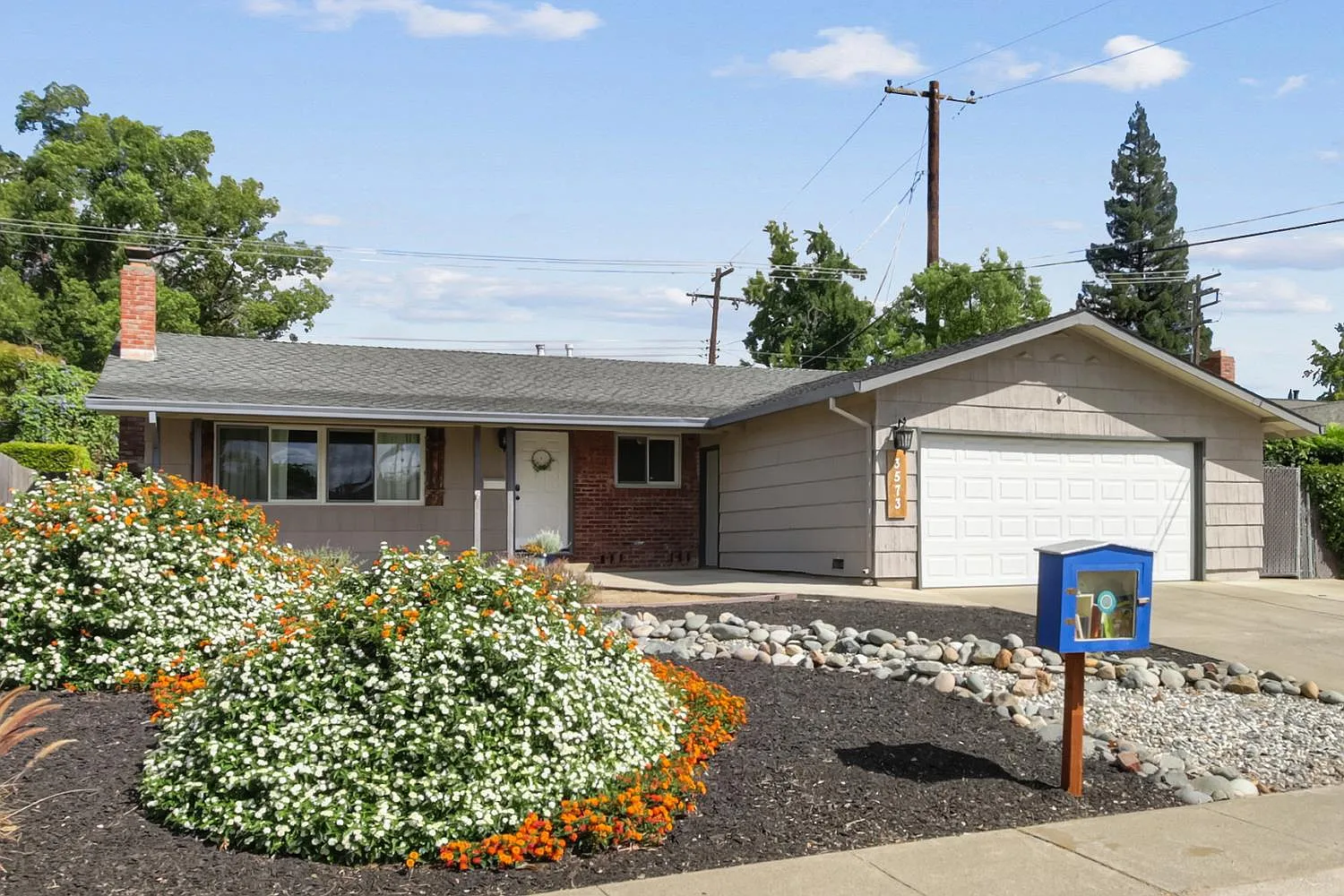 3573 Mignon St photo 1
