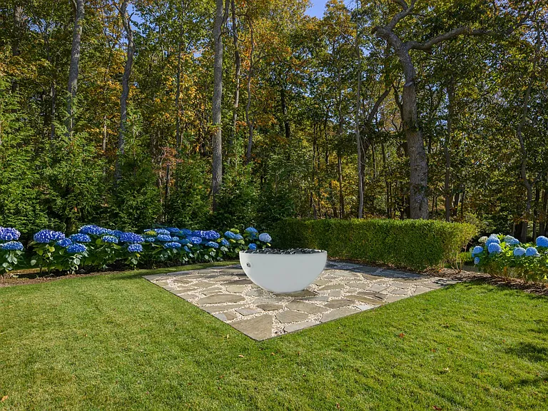58 Edge Of Woods Rd — Photo 32