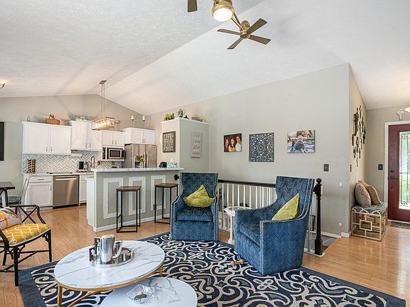 3rd image of 14387 Pine Creek Dr