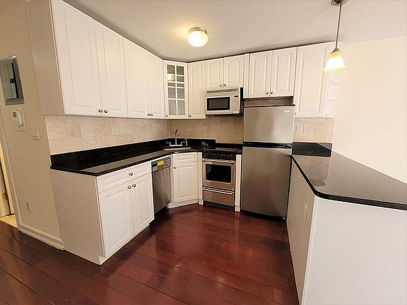 4th image of 241 E 58th St #2X