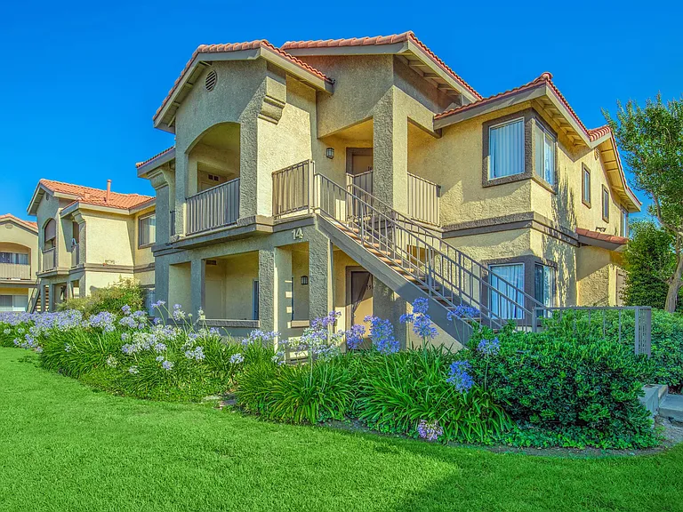 Club Pacifica Apartment Homes — Photo 9