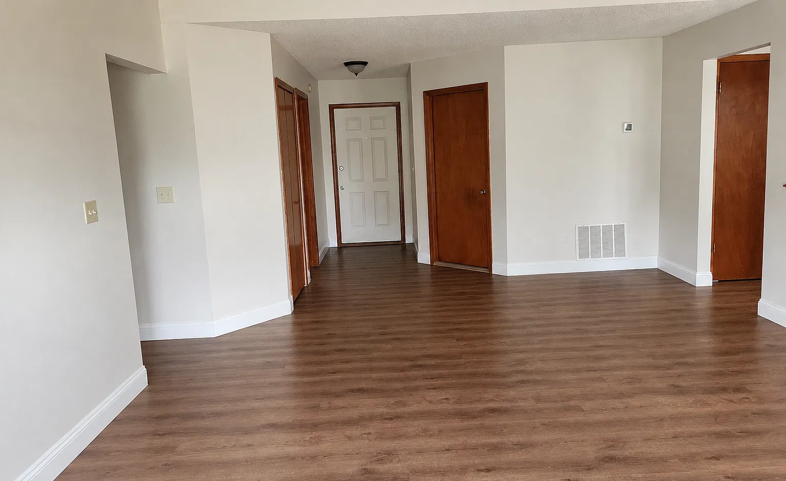 3 bed, 1322 sqft, $2,000 — Photo 2