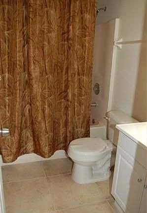 5th image of 828 SW 30th Ter