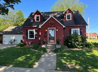 601 10th St, Grundy Center, IA