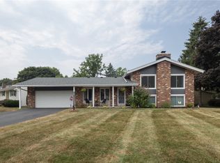 563 Heritage Dr, Rochester, NY 14615