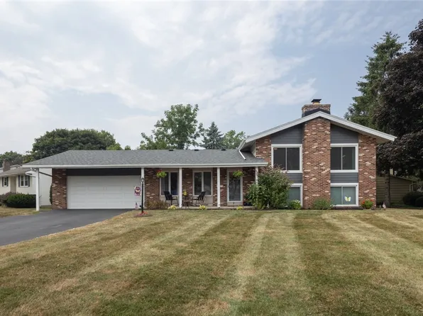 563 Heritage Dr, Rochester, NY 14615