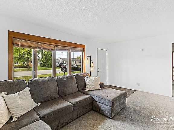 5th image of 590 Jonette Ave