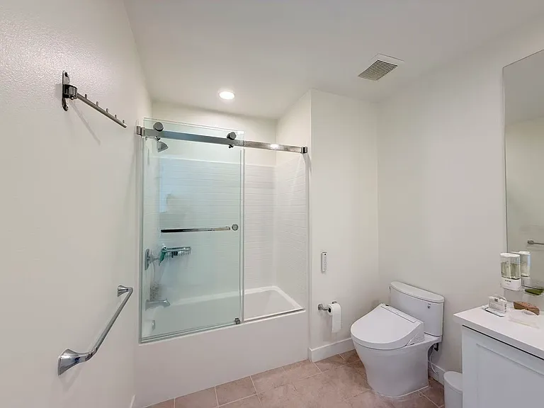 1300 Rivington — Photo 14