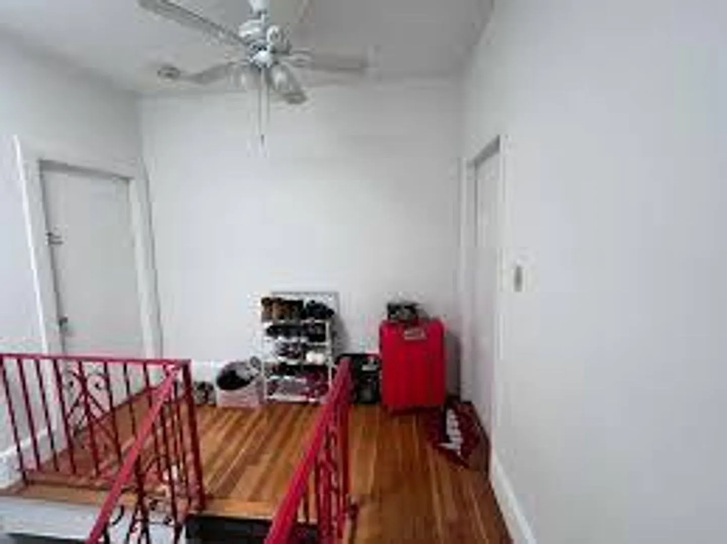 No Brokers Fee, In-Unit Washer and Dryer, Eat-in Kitchen With Dishwasher — Photo 3