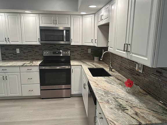 4th image of 8368 Blackstone St