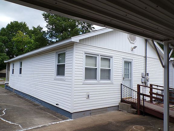 2nd image of 105 Tulip Ave