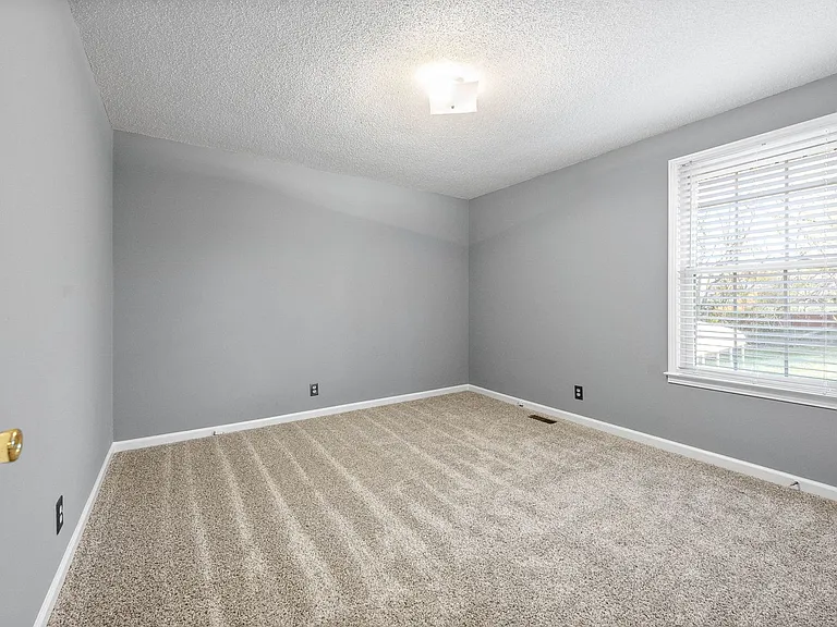 1835 Warren Dr — Photo 20