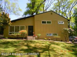 18 Skyview Dr, Dallas, PA 18612