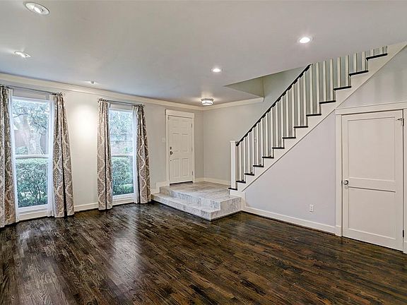 3rd image of 5834 Valley Forge Dr #112