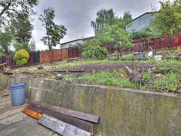 4th image of 3638 Laguna Ave