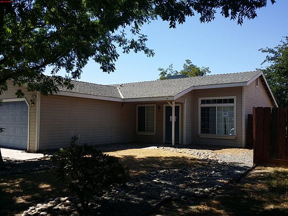 3rd image of 880 Tempe Dr