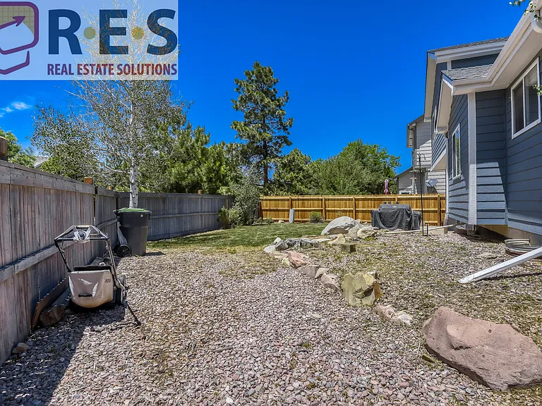 197 S Lindsey St — Photo 16