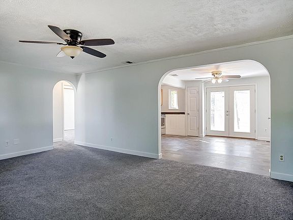 3rd image of 885 Stanlyn Dr