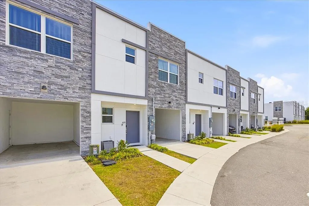 3 bed, 2.5 bath, 1493 sqft, $2,650 — Photo 3
