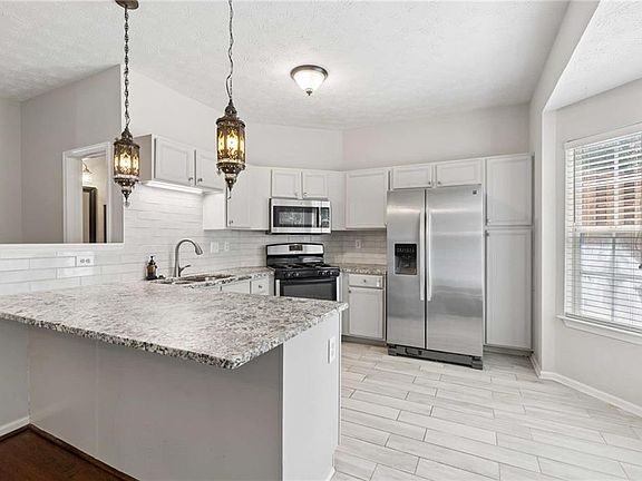 3rd image of 2076 Pinnacle Pointe Dr
