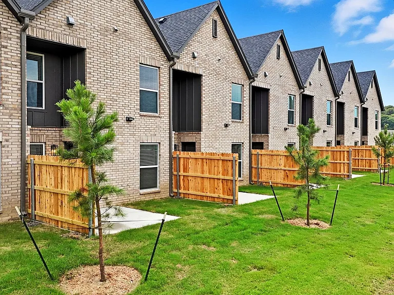 Now offering One & Half Month Free Rent *Advertised Rate is Reflective of Special Offer!* — Photo 64