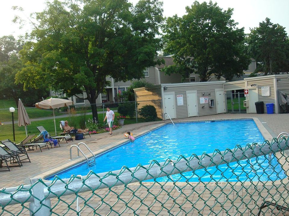 1st image of 19 Beecher Ln