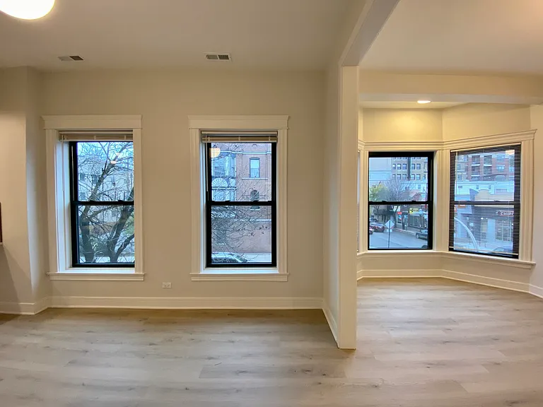 1034 W Belmont Ave #2F — Photo 3