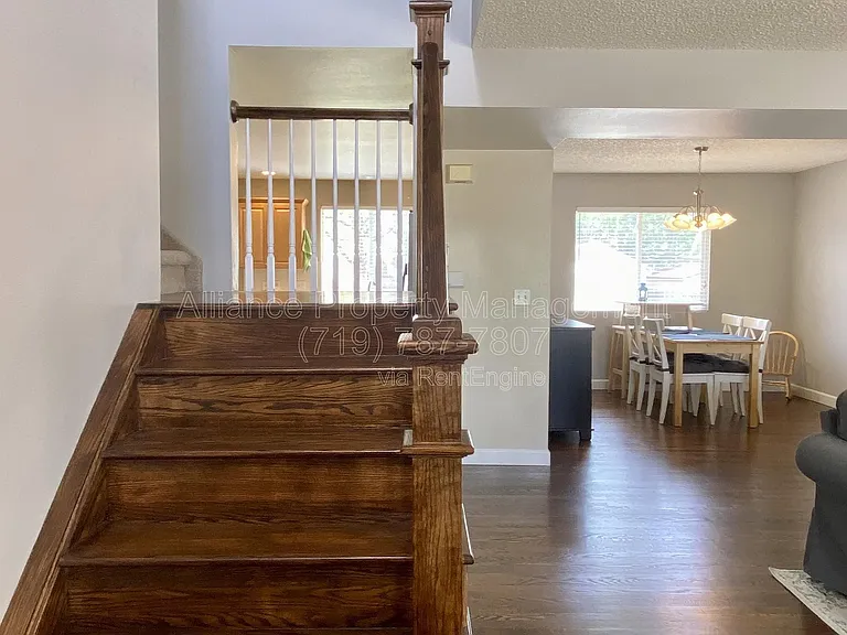 2825 Dristol Dr — Photo 2