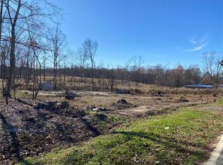 208 Green Meadows Dr, Kings Mountain, NC 28086