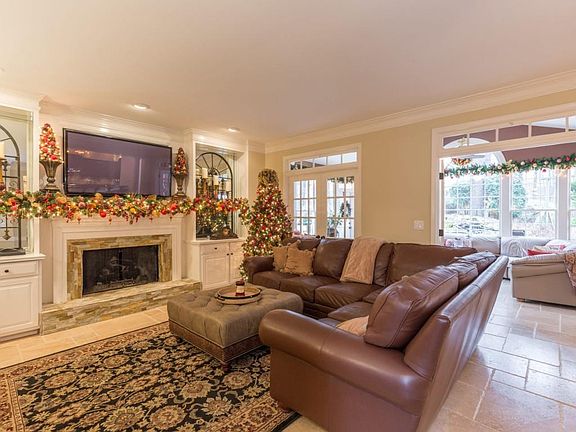 3rd image of 2075 Milfield Cir