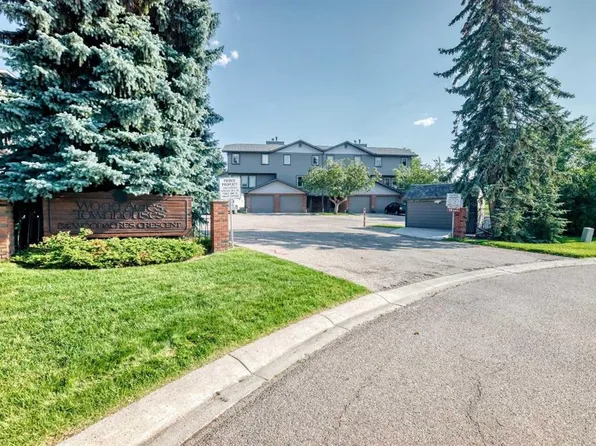 64 NE Woodacres Cres SW #6, Calgary, AB T2W 4V6