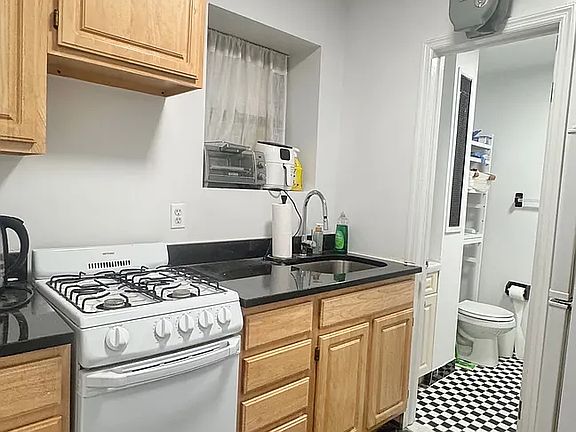 4th image of 325 E 21st St APT 2