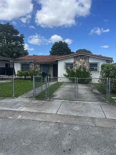 8835 SW 27th St