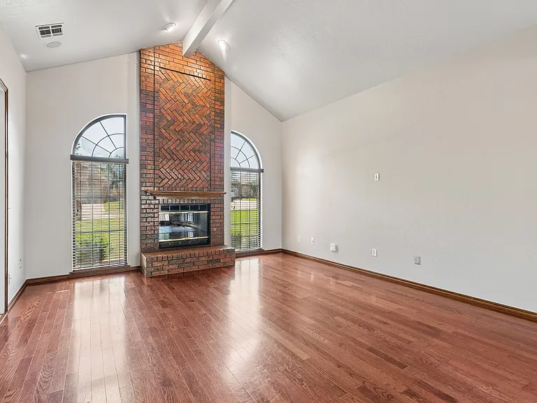 1809 Courtney Ln — Photo 4