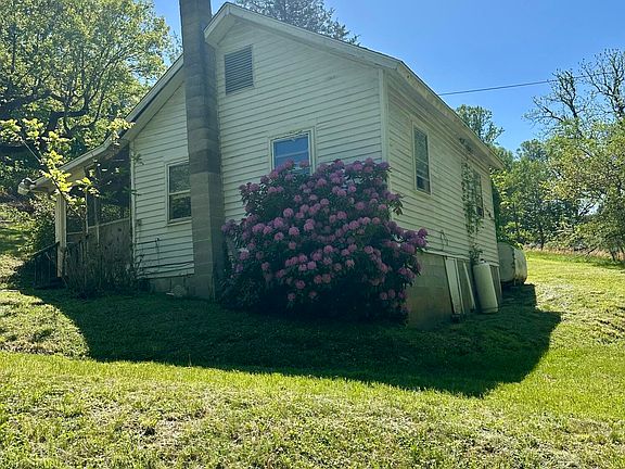 3rd image of 420 Dogwood Hill Rd