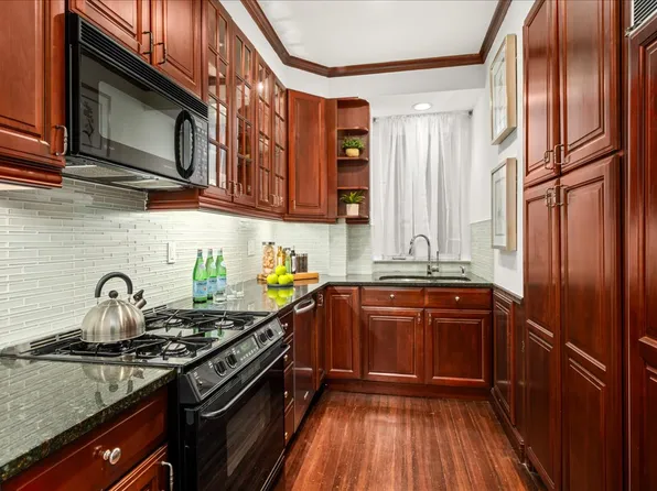 850 Park Avenue image 5 of 11