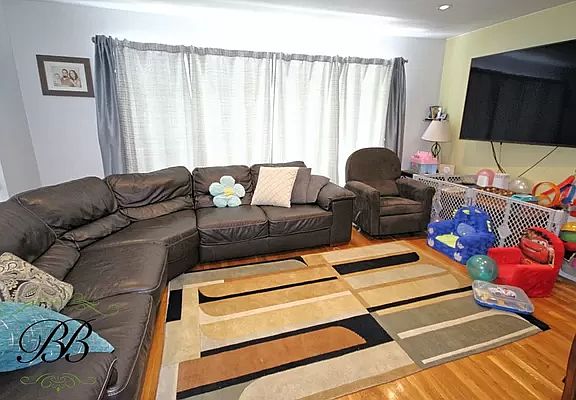 2nd image of 2550 E 66th St
