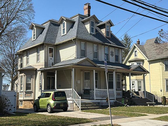 3rd image of 2923 N Centre St