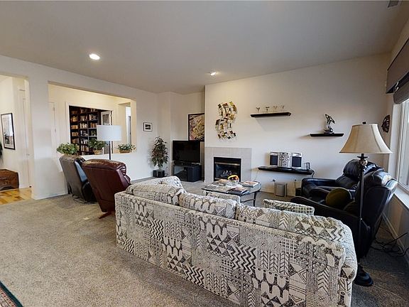 4th image of 4337 Camano Ct NE