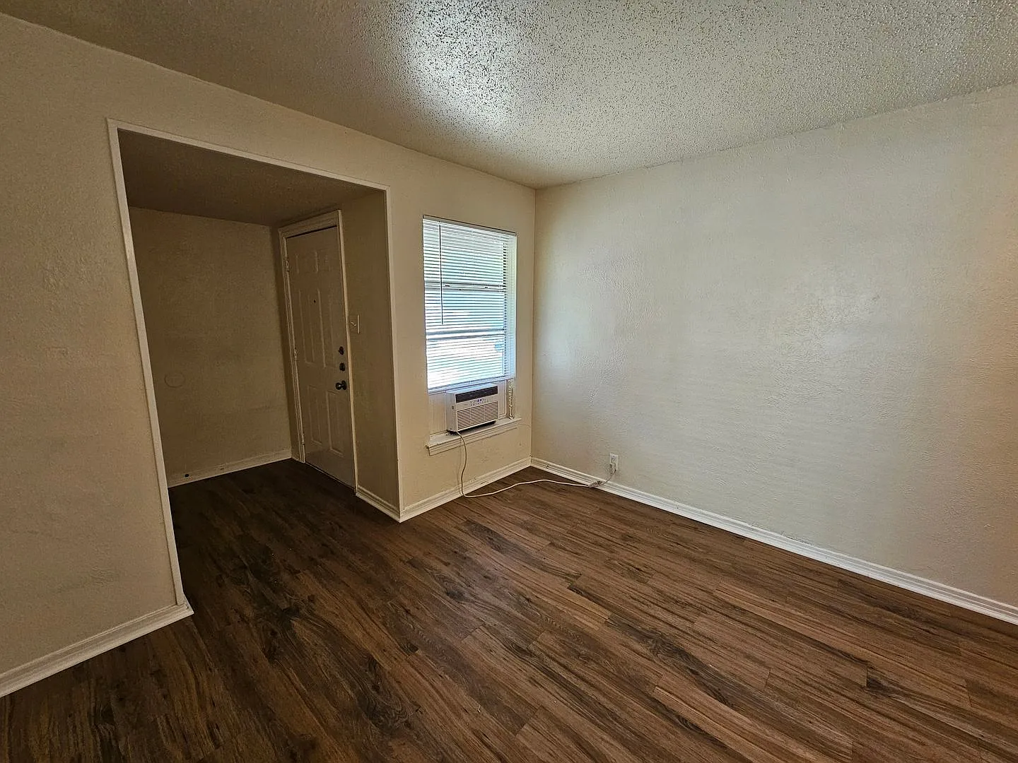 Available now ready for immediate move in — Photo 2